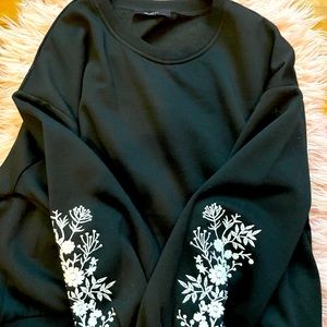 Charlotte Russe Soft Floral Sweater NWOT🤍